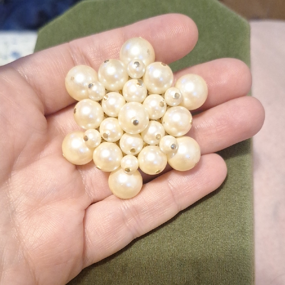 Pearl Star Snowflake Brooch